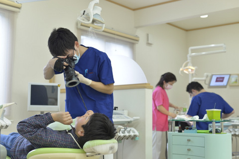 歯科医師が口腔内写真撮影 歯科医師が口腔内写真撮影